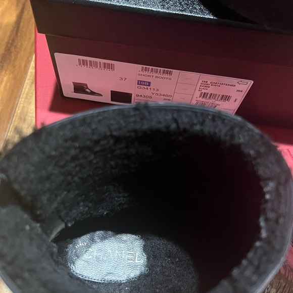 Chanel shearling lined chain boots size 37 - Picture 11 of 12